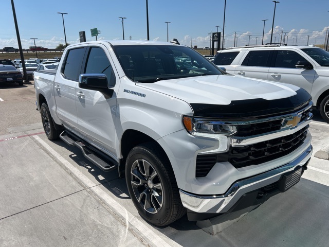2023 Chevrolet Silverado 1500 LT photo 3