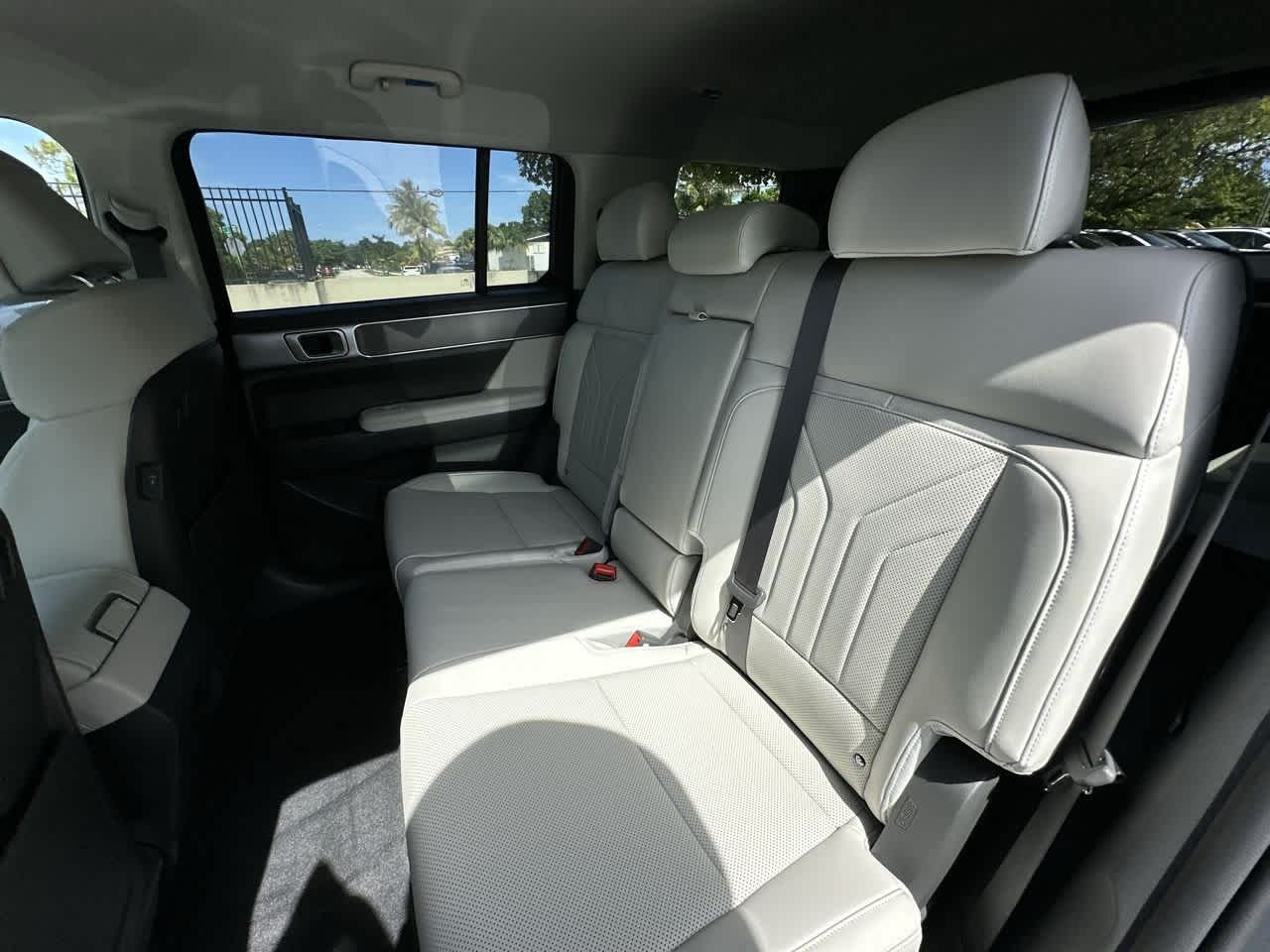 2025 Hyundai Santa Fe SEL photo 17