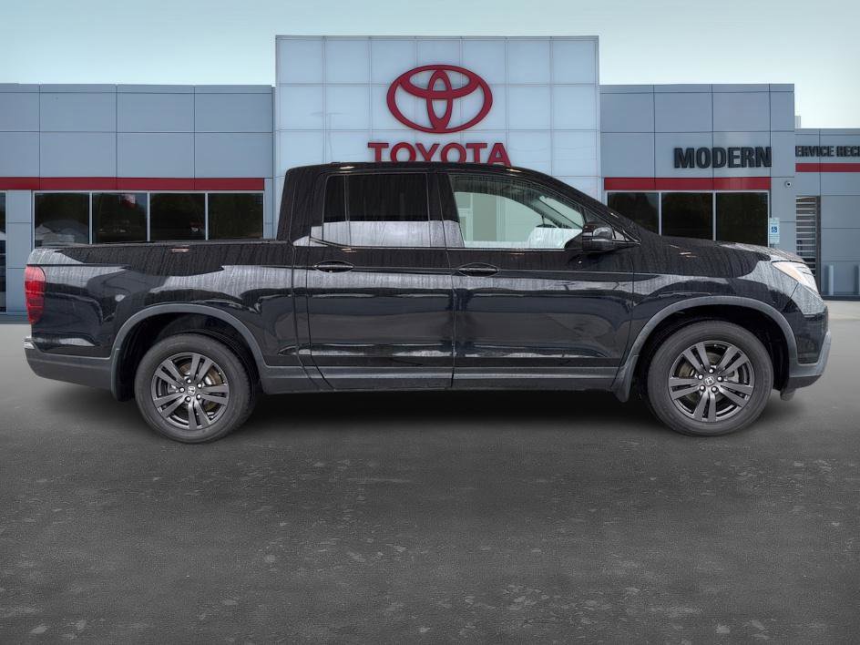 2017 Honda Ridgeline Sport photo 2