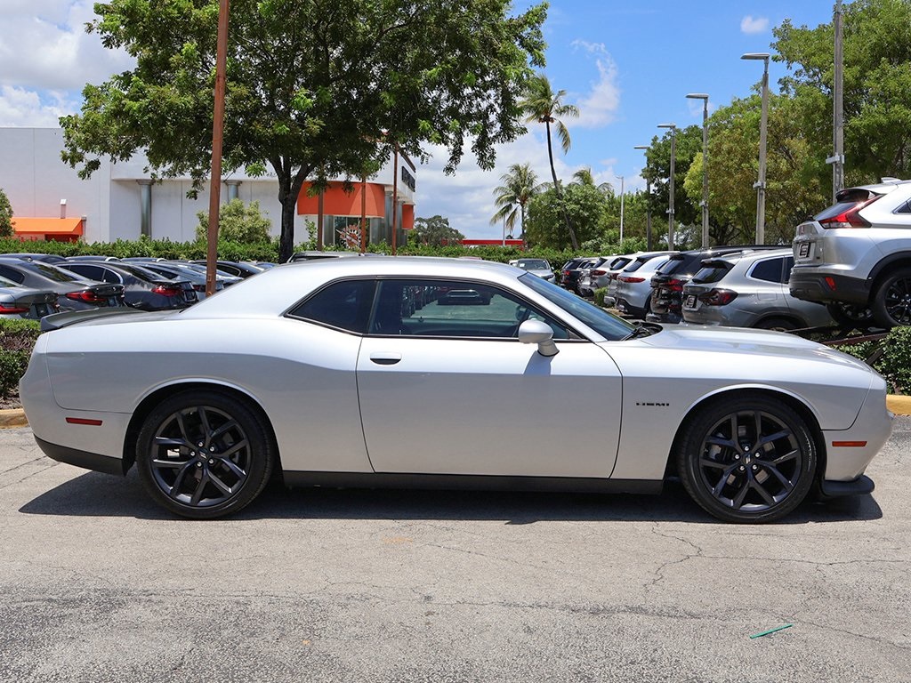 2022 Dodge Challenger R/T photo 8