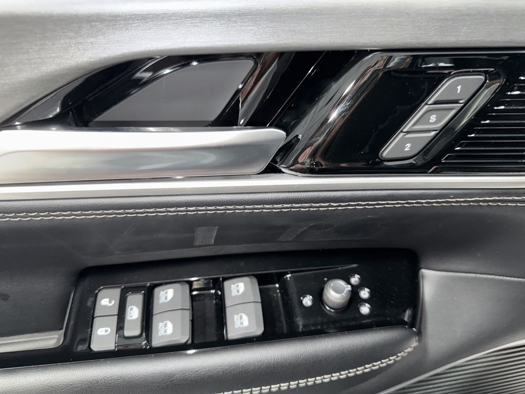 2025 Jeep Wagoneer Series II Carbide photo 15