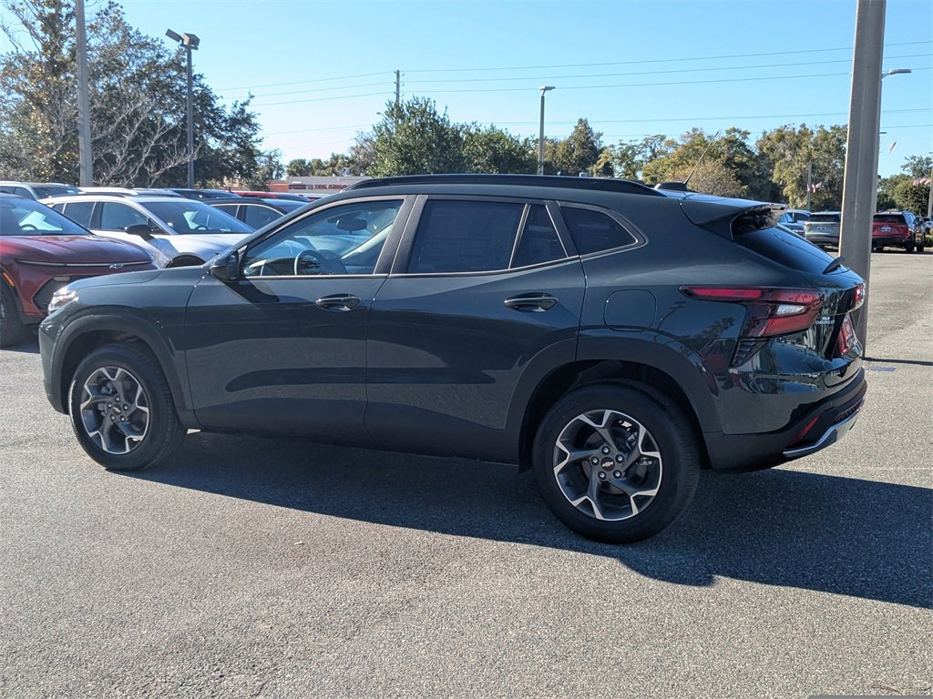 2026 Chevrolet Trax LT photo 2