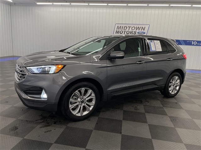 2024 Ford Edge Titanium's photo