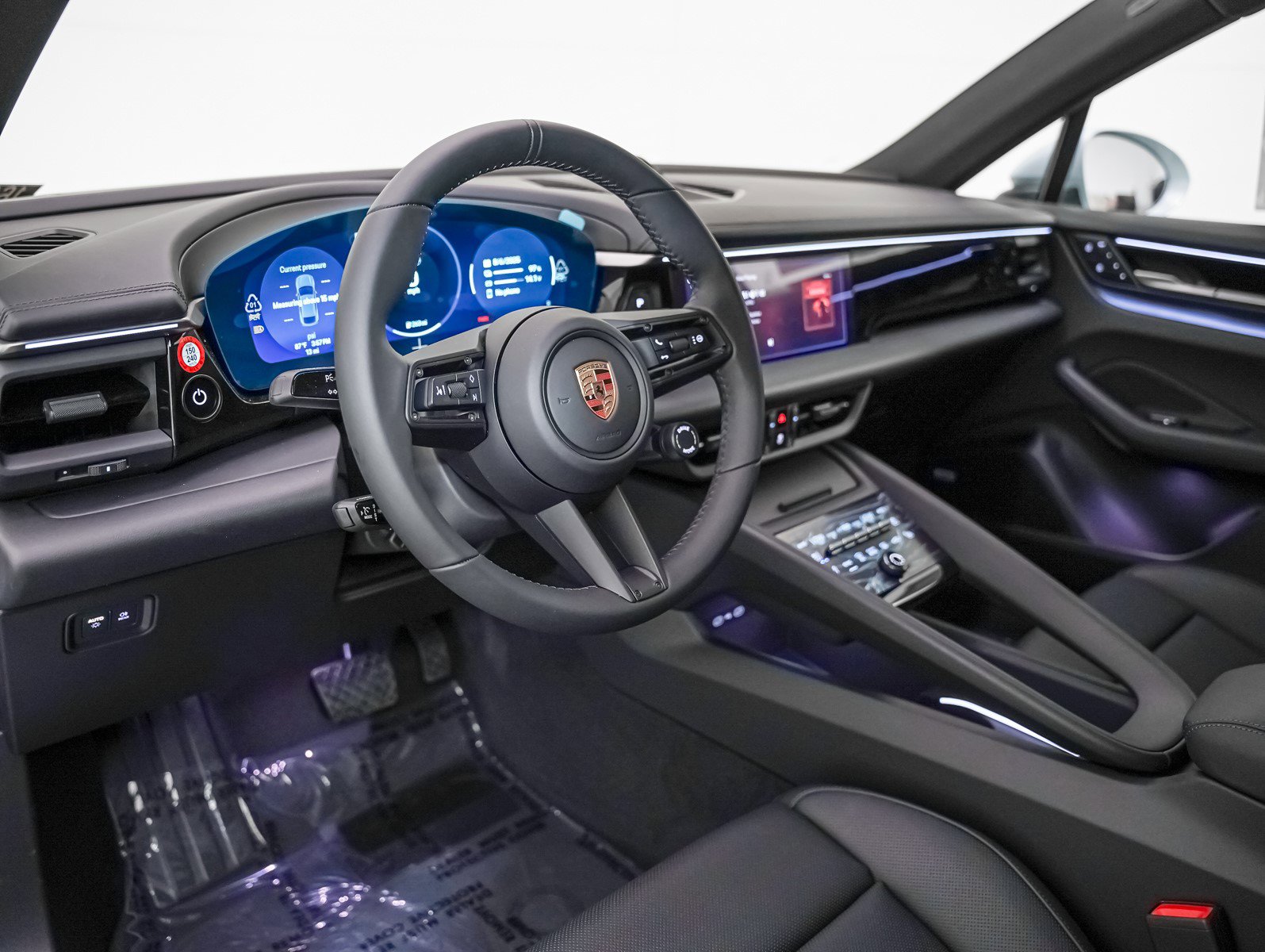 2025 Porsche Macan Electric photo 3