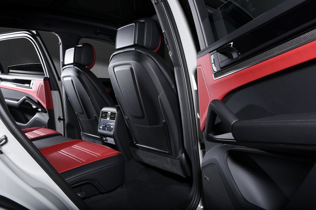 2026 Porsche Cayenne S photo 28