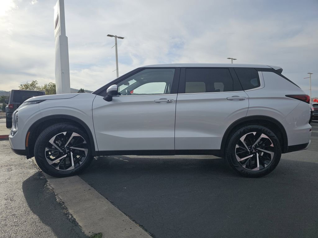 2024 Mitsubishi Outlander SE photo 15