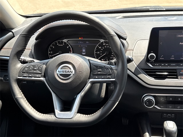2022 Nissan Altima 2.5 SR photo 13