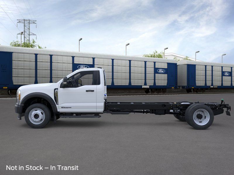 2025 Ford F-550 photo 4