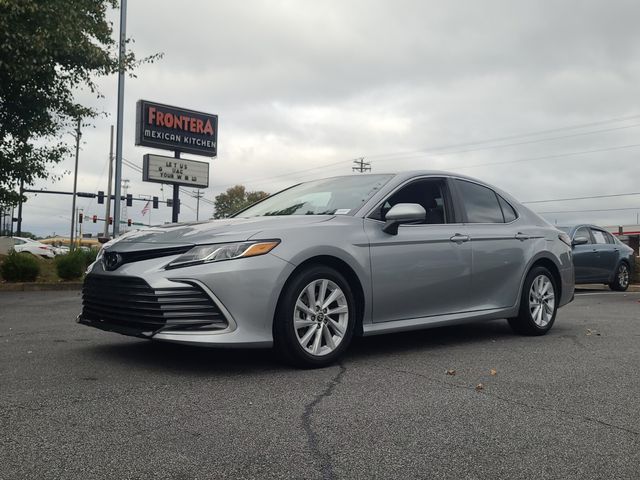2023 Toyota Camry LE photo 3