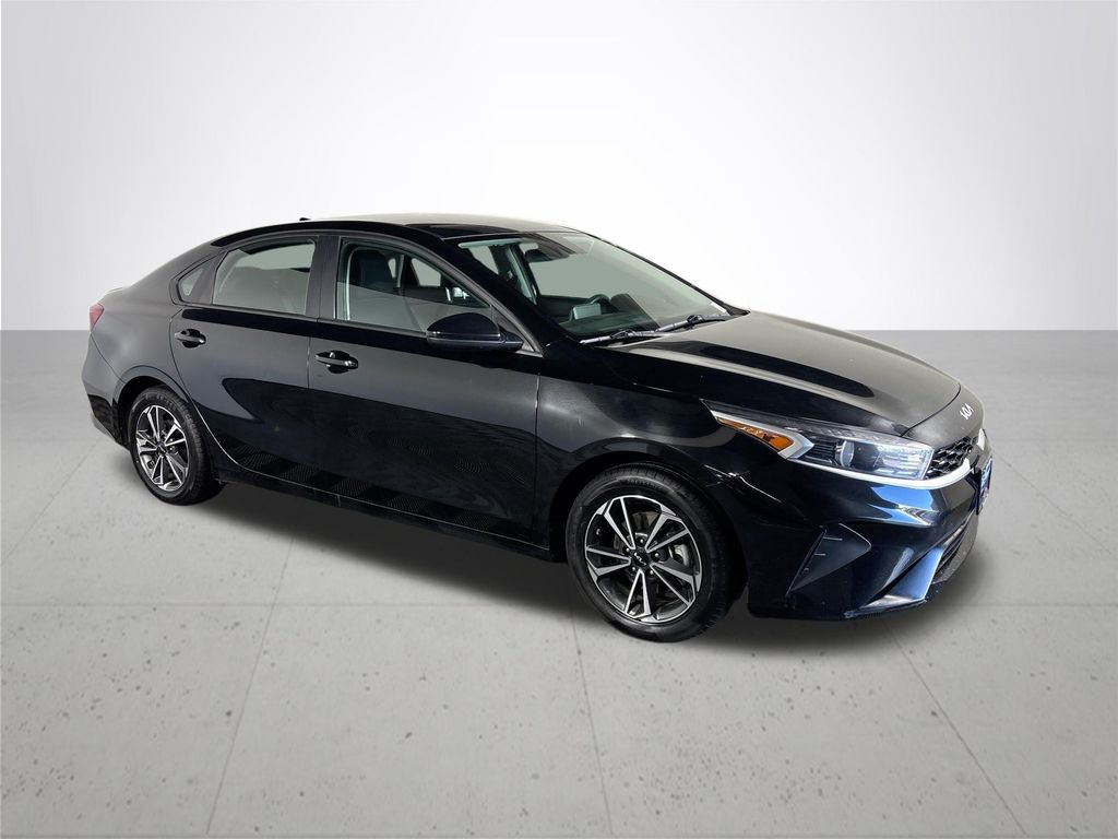 2023 Kia Forte LXS photo 3