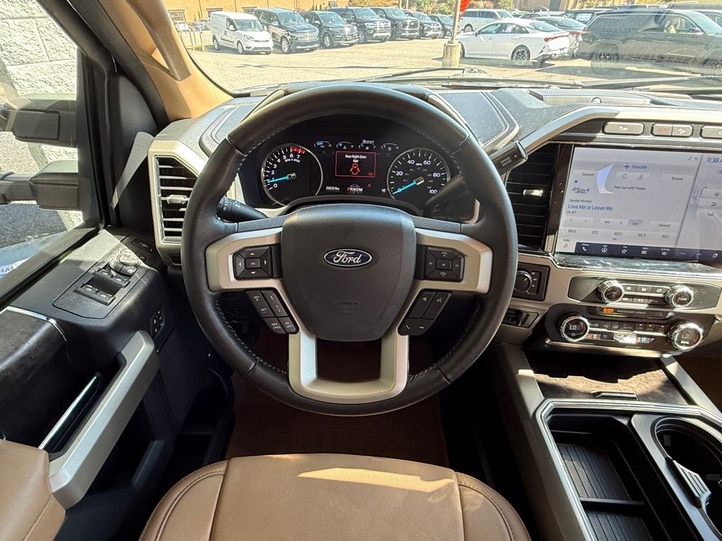 2022 Ford F-350 Lariat photo 18