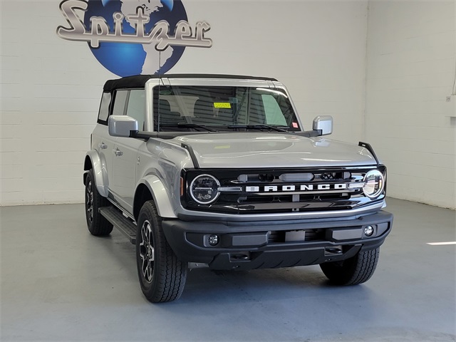 2023 Ford Bronco Outer Banks photo 3