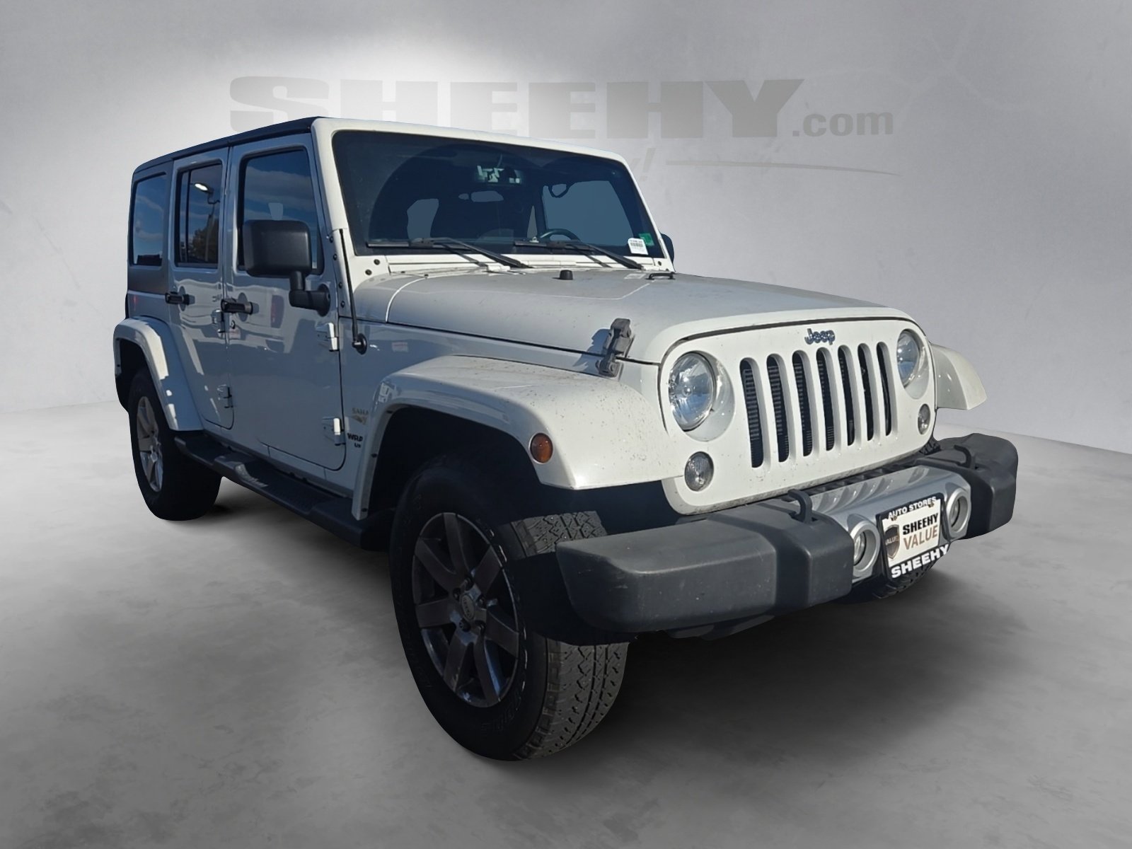 2015 Jeep Wrangler Unlimited Sahara photo 2