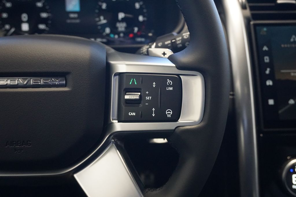 2025 Land Rover Discovery SE photo 13