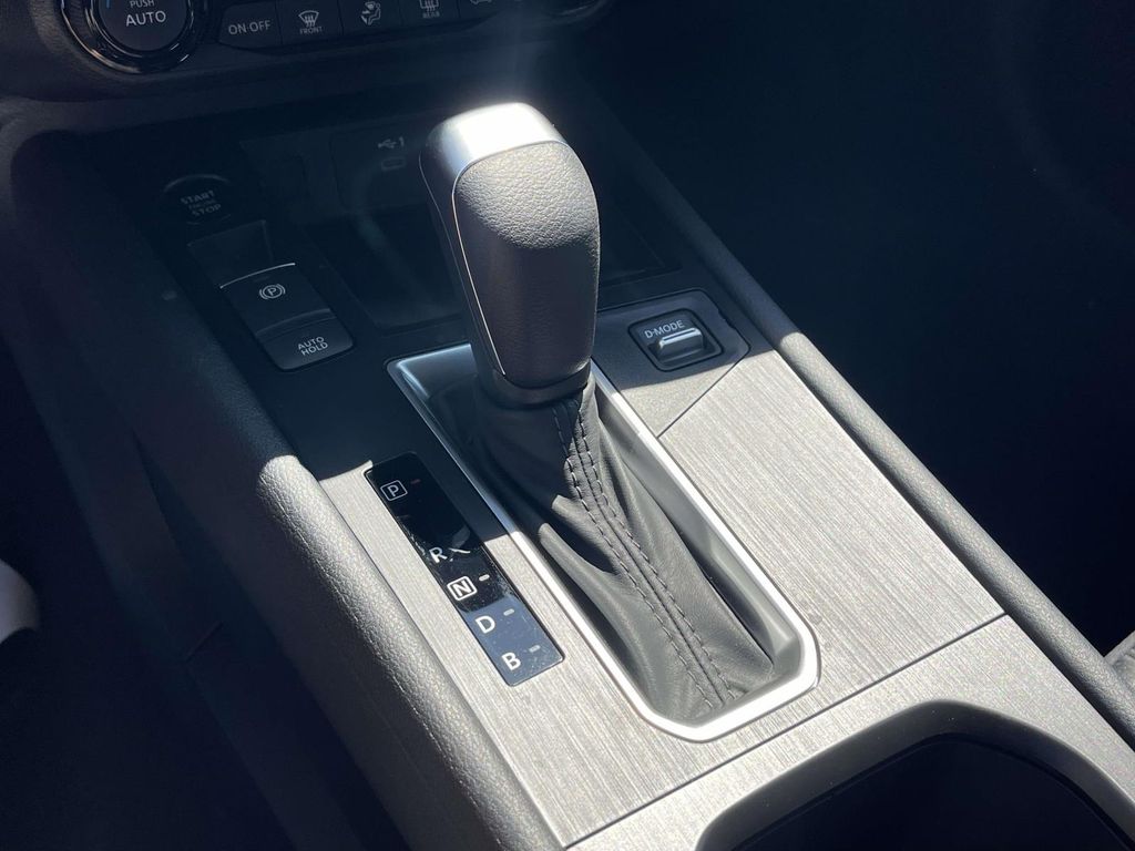 2026 Nissan Kicks SV photo 24