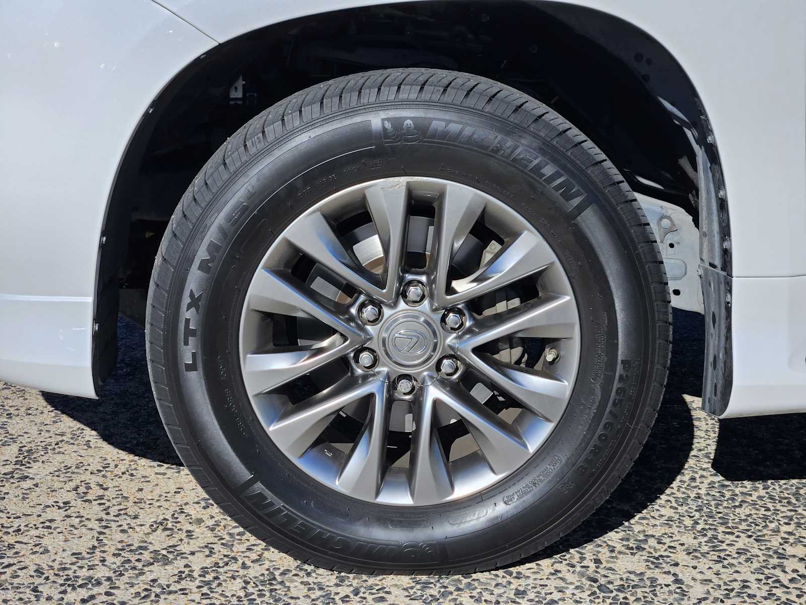 2016 Lexus GX 460 Luxury photo 4