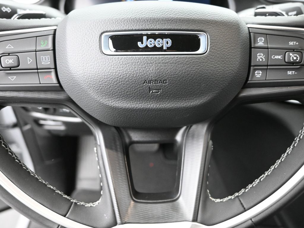 2025 Jeep Grand Cherokee Laredo X photo 12
