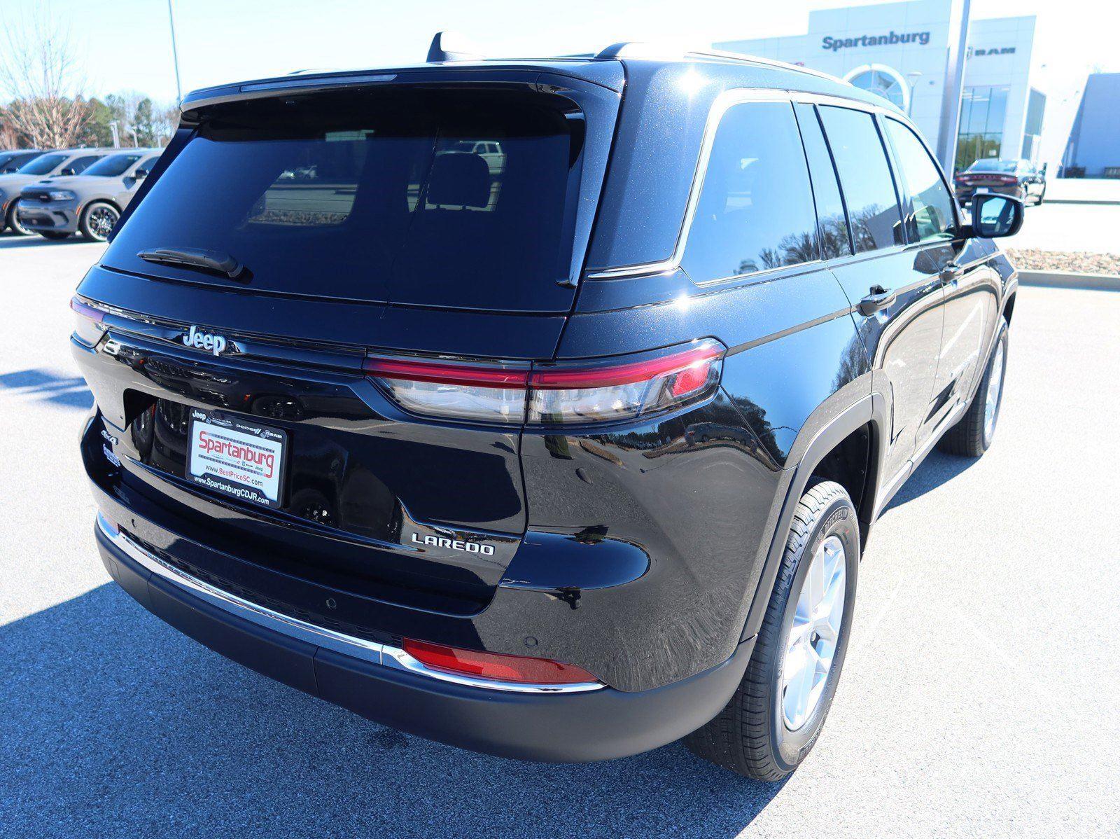 2025 Jeep Grand Cherokee Laredo X photo 4