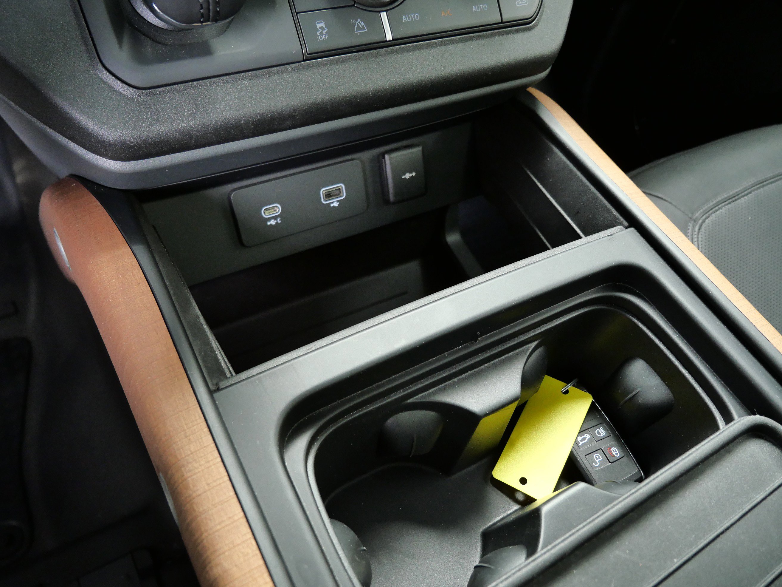 2023 Land Rover Defender 90 X photo 21