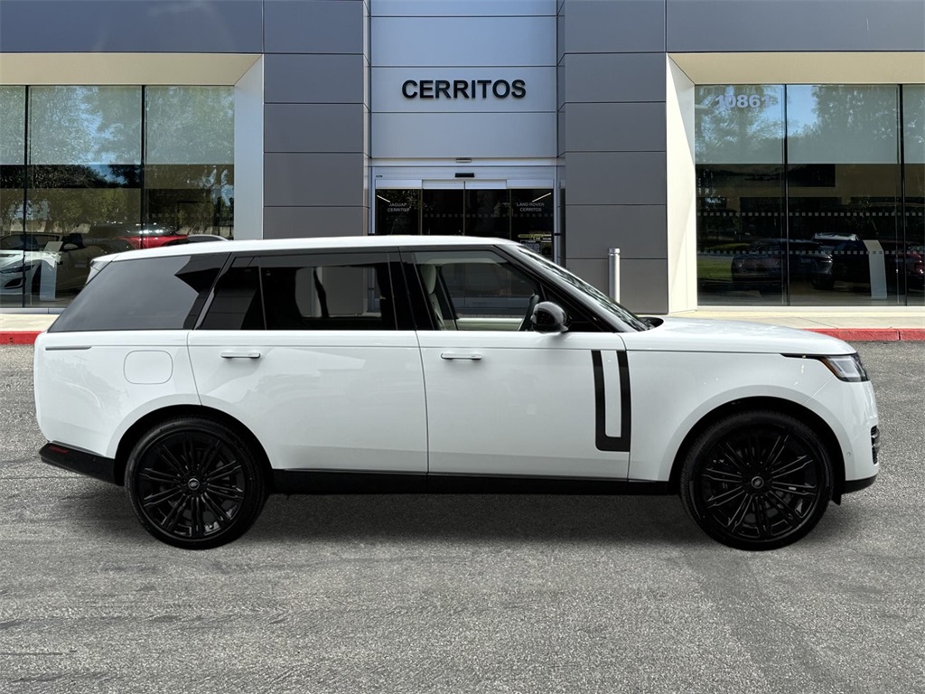 2025 Land Rover Range Rover SE photo 4