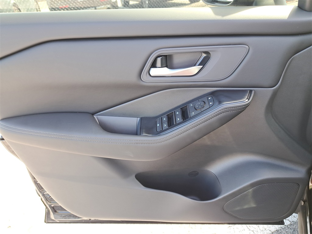2026 Nissan Rogue SV photo 20