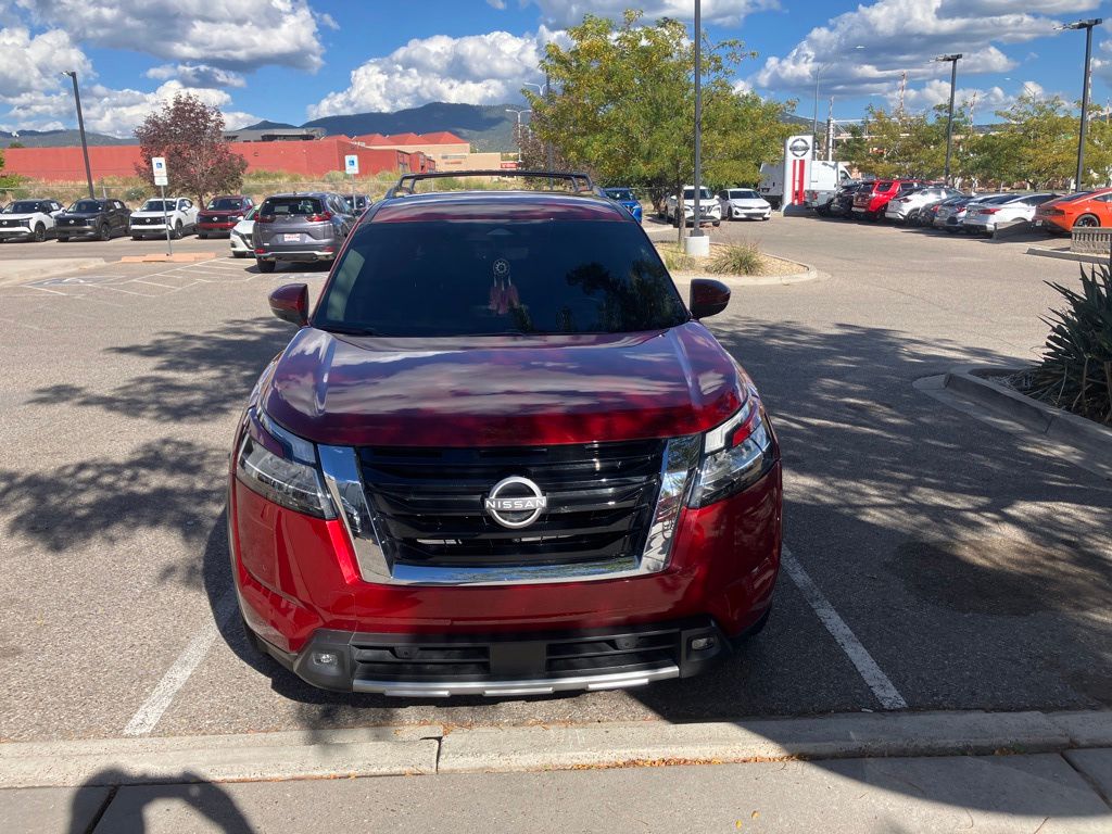 2023 Nissan Pathfinder SL photo 2