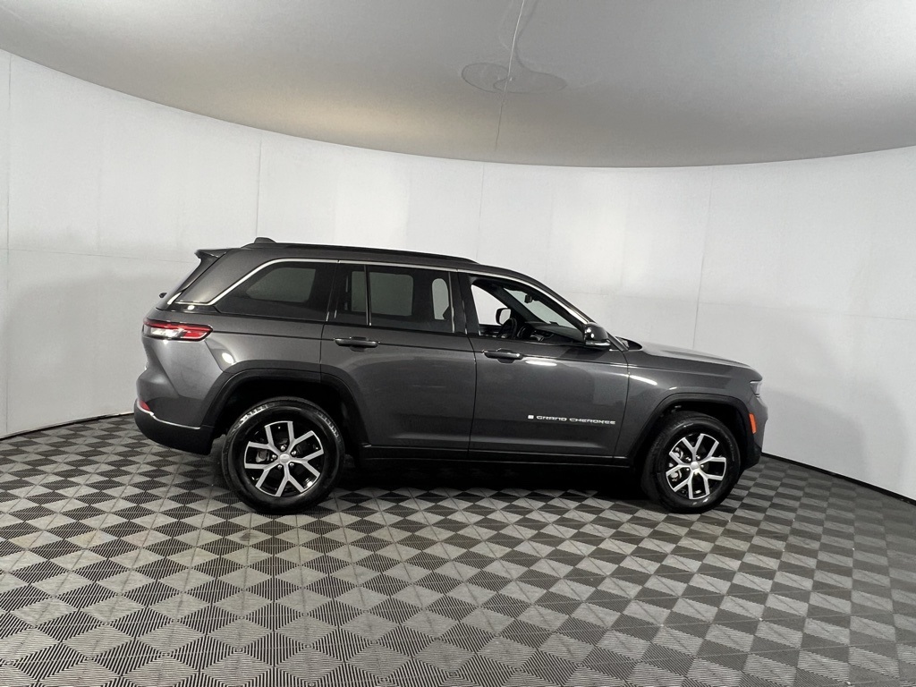 2024 Jeep Grand Cherokee Limited photo 3