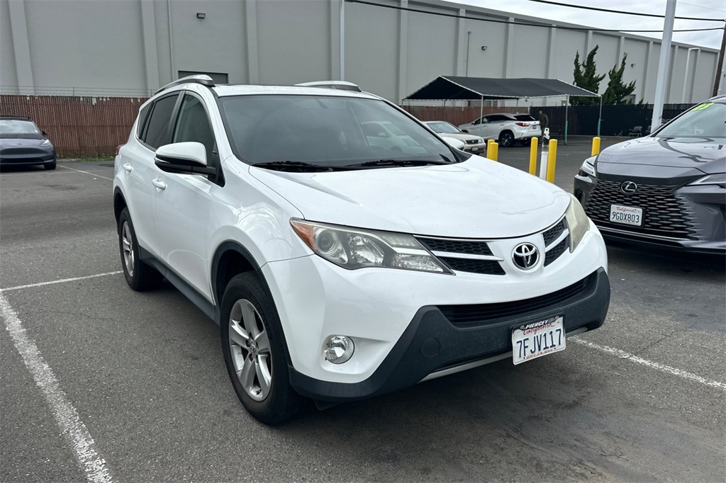 2014 Toyota RAV4 XLE photo 2