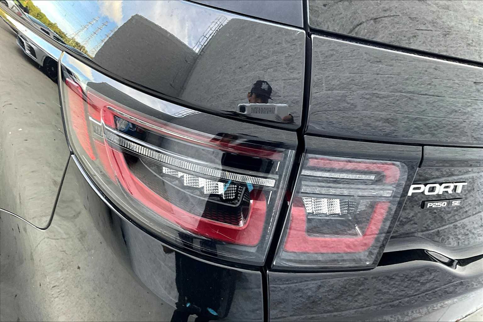 2020 Land Rover Discovery Sport SE photo 23
