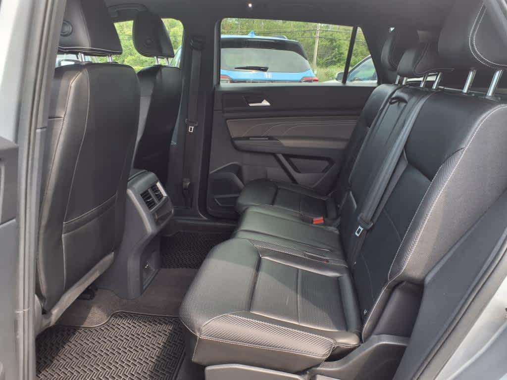 2022 Volkswagen Atlas Cross Sport SEL R-Line photo 13