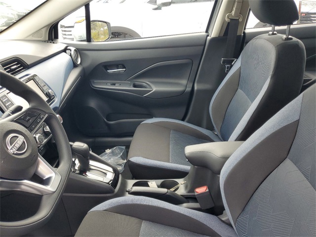 2025 Nissan Versa SV photo 8