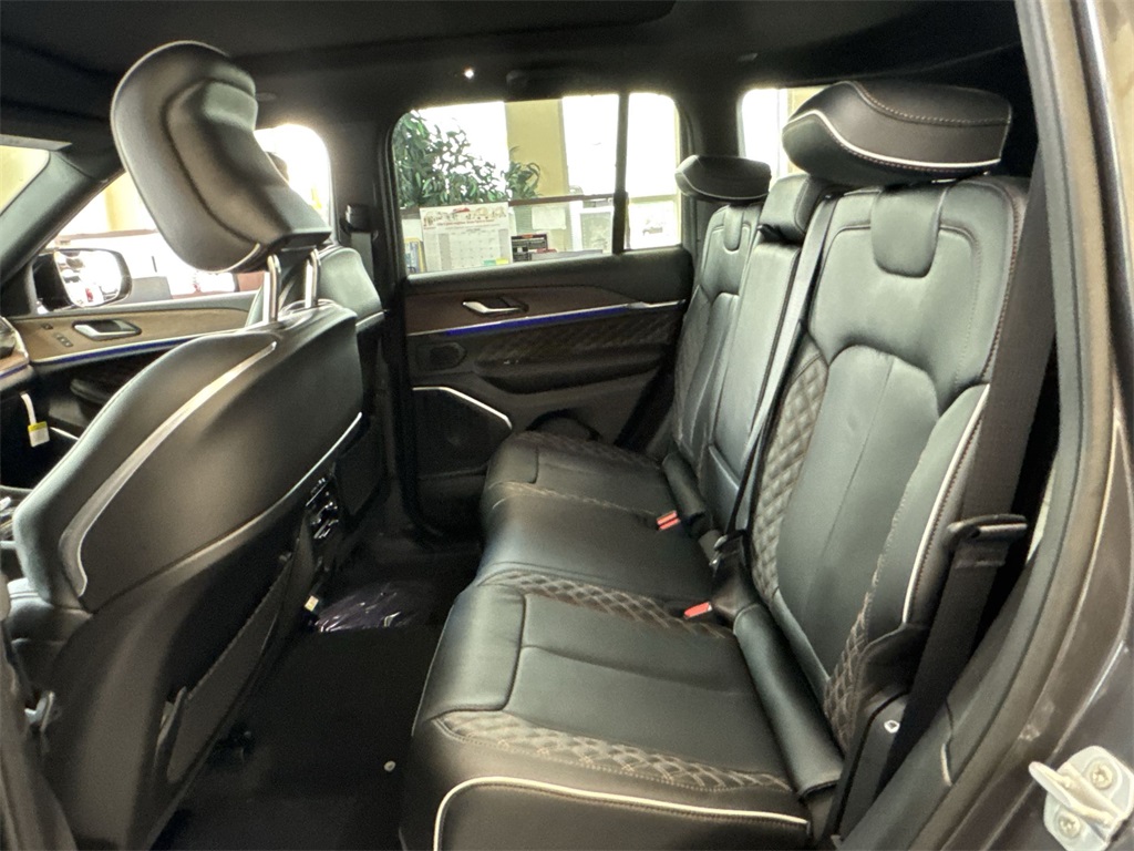 2025 Jeep Grand Cherokee Summit photo 26