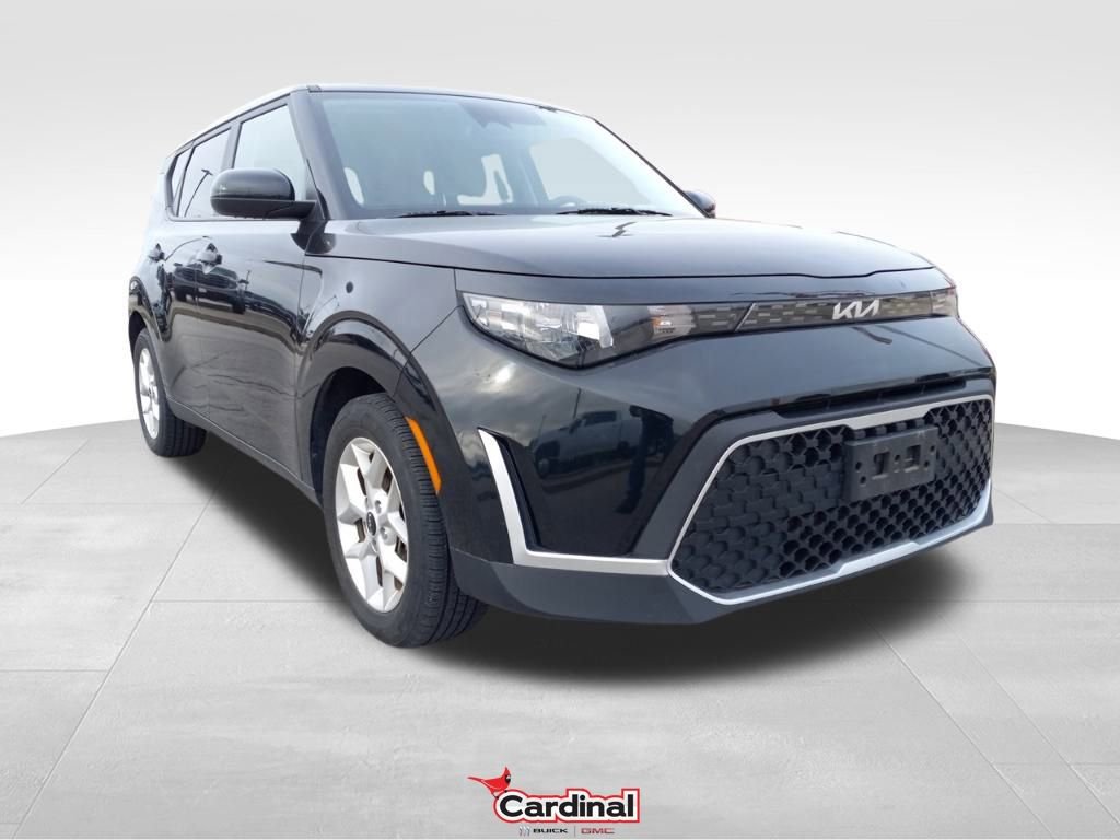 2023 Kia Soul LX's photo