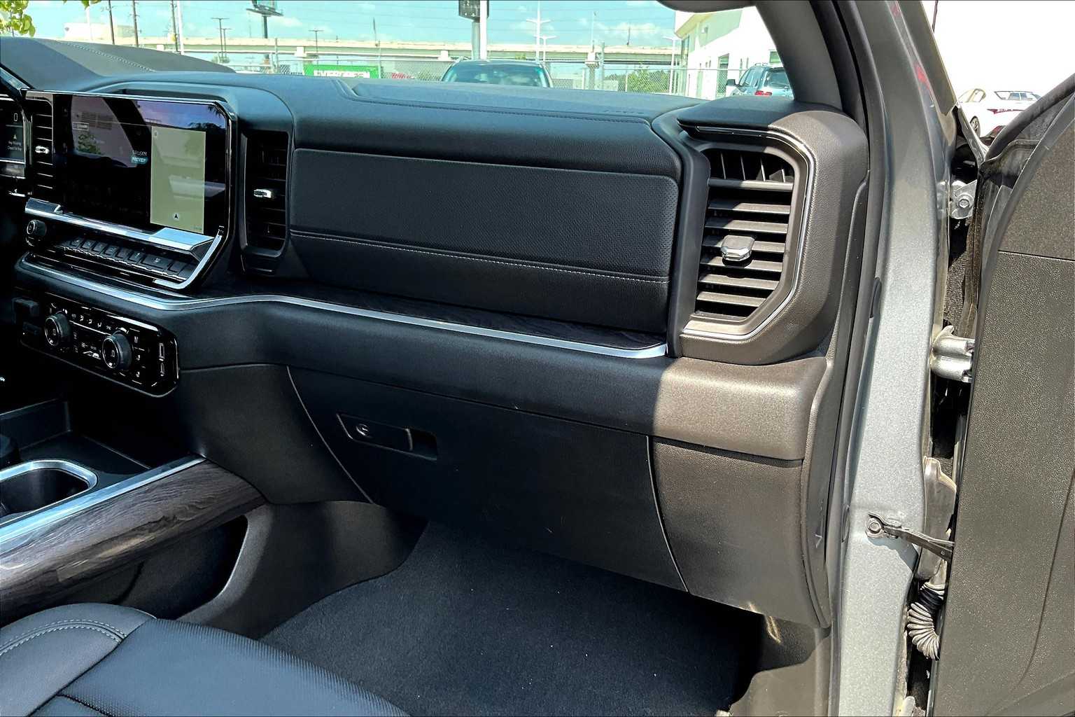 2024 Chevrolet Silverado 1500 LTZ photo 16