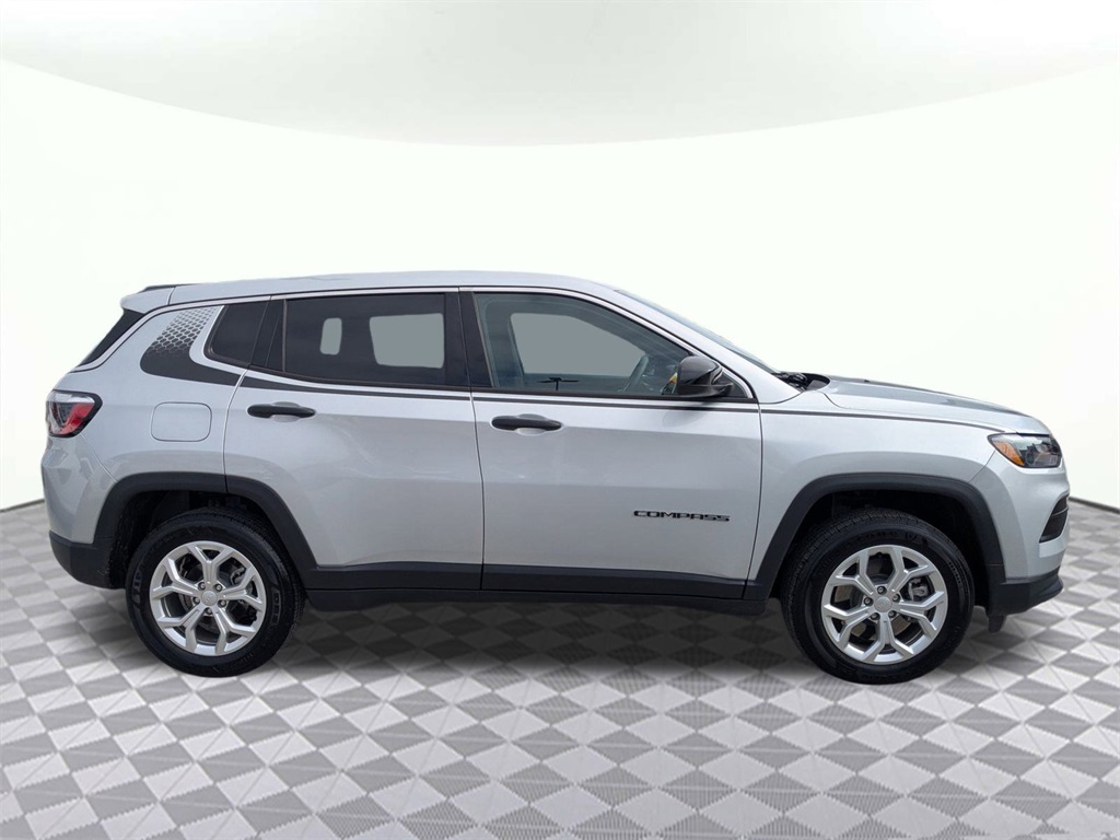 2024 Jeep Compass Sport photo 2