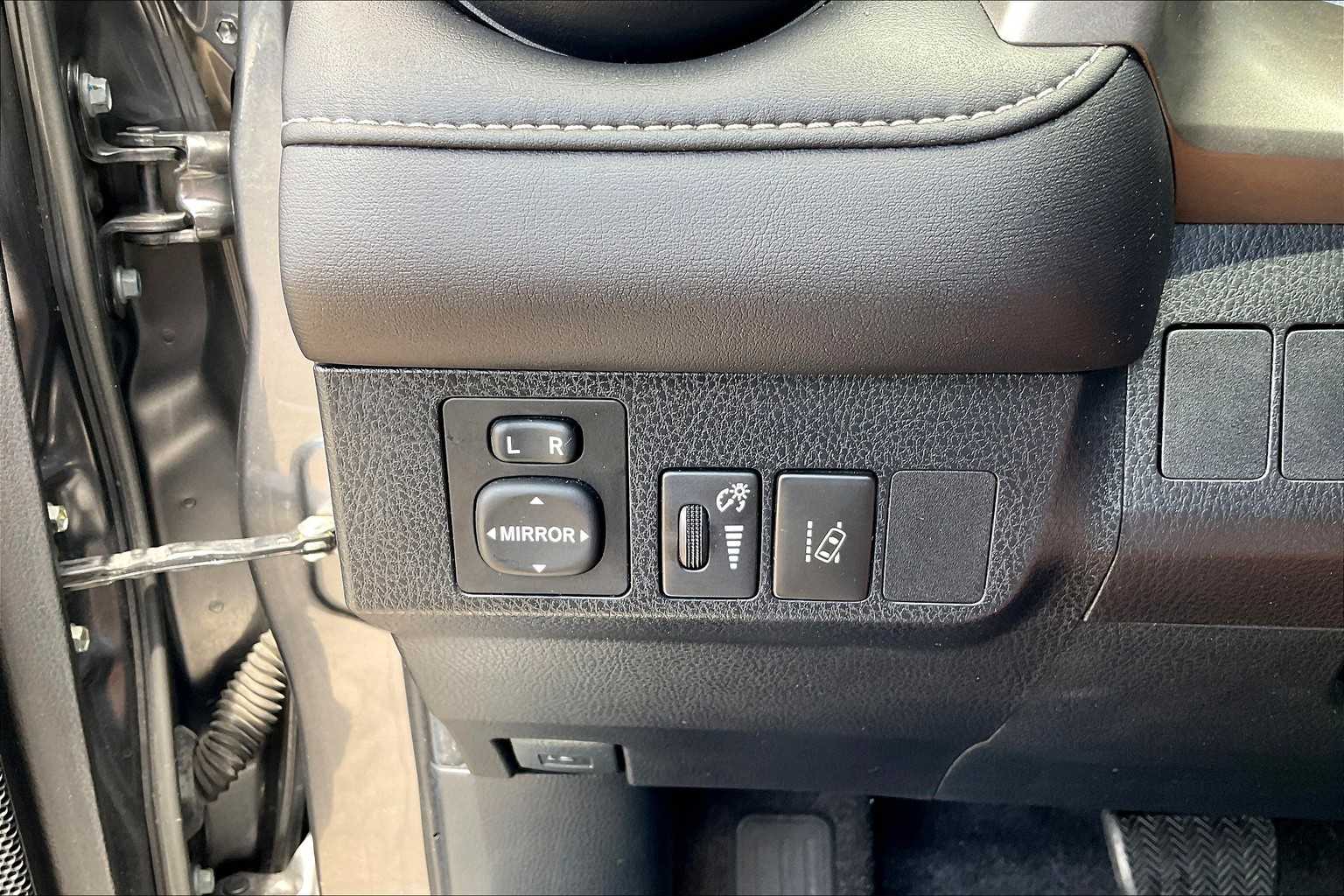 2017 Toyota RAV4 XLE photo 33