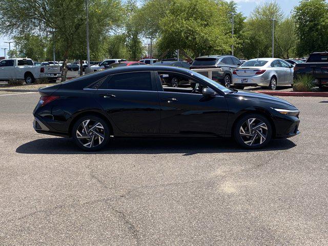 2025 Hyundai Elantra Limited photo 2