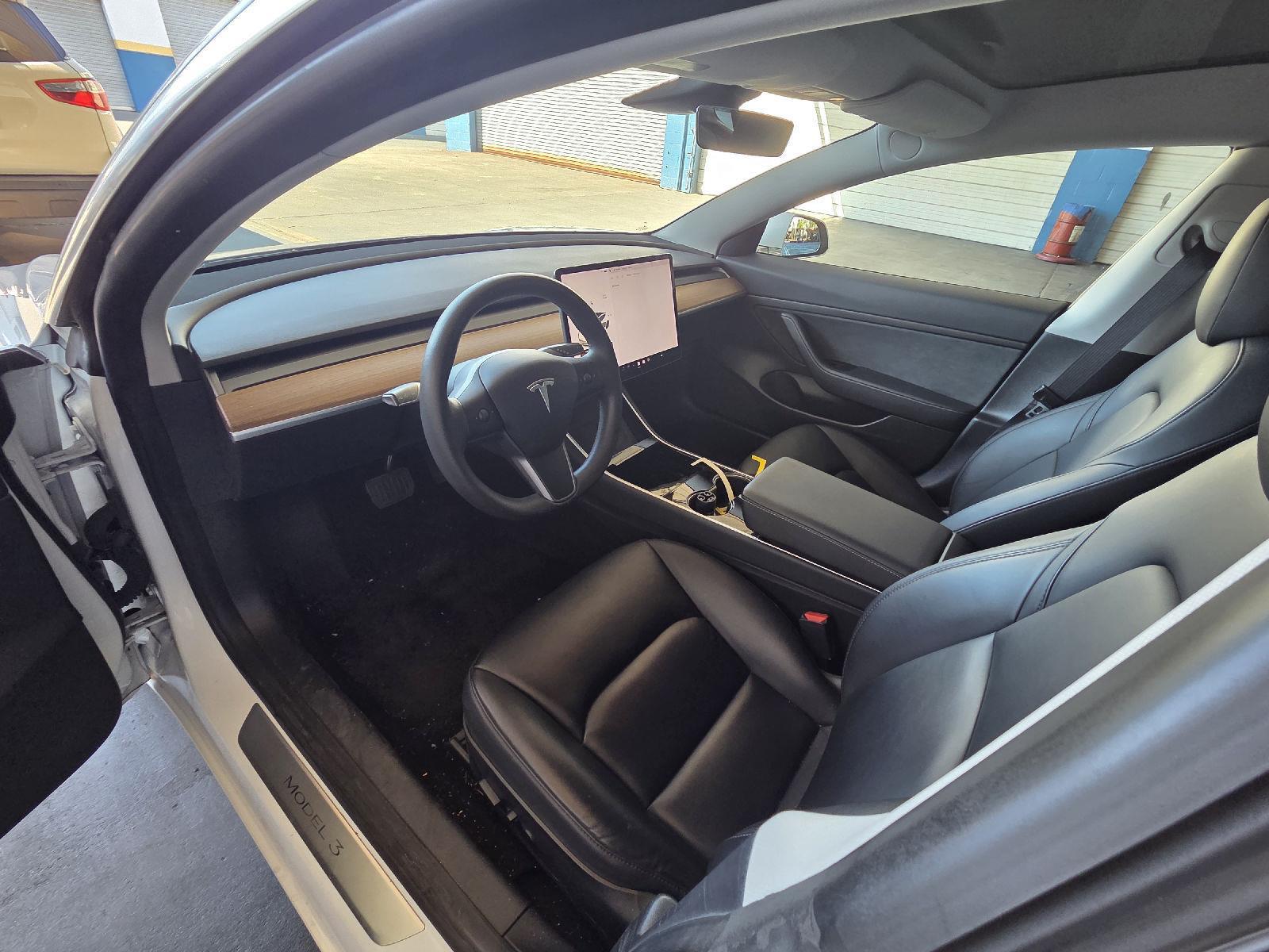 2020 Tesla Model 3 Standard Range Plus photo 3