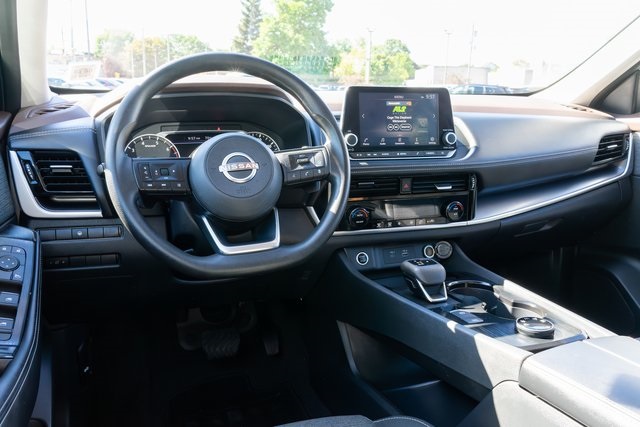 2022 Nissan Rogue SV photo 3