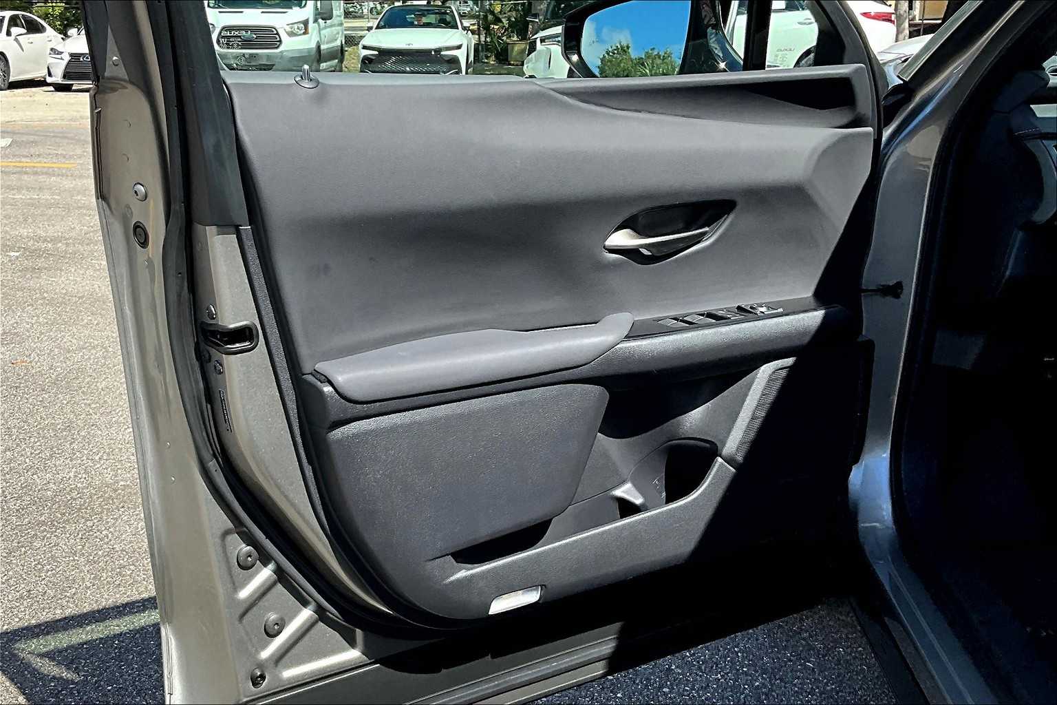 2021 Lexus UX 250h photo 25