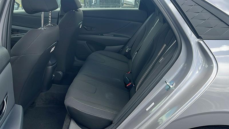2025 Hyundai Elantra SEL Sport photo 46