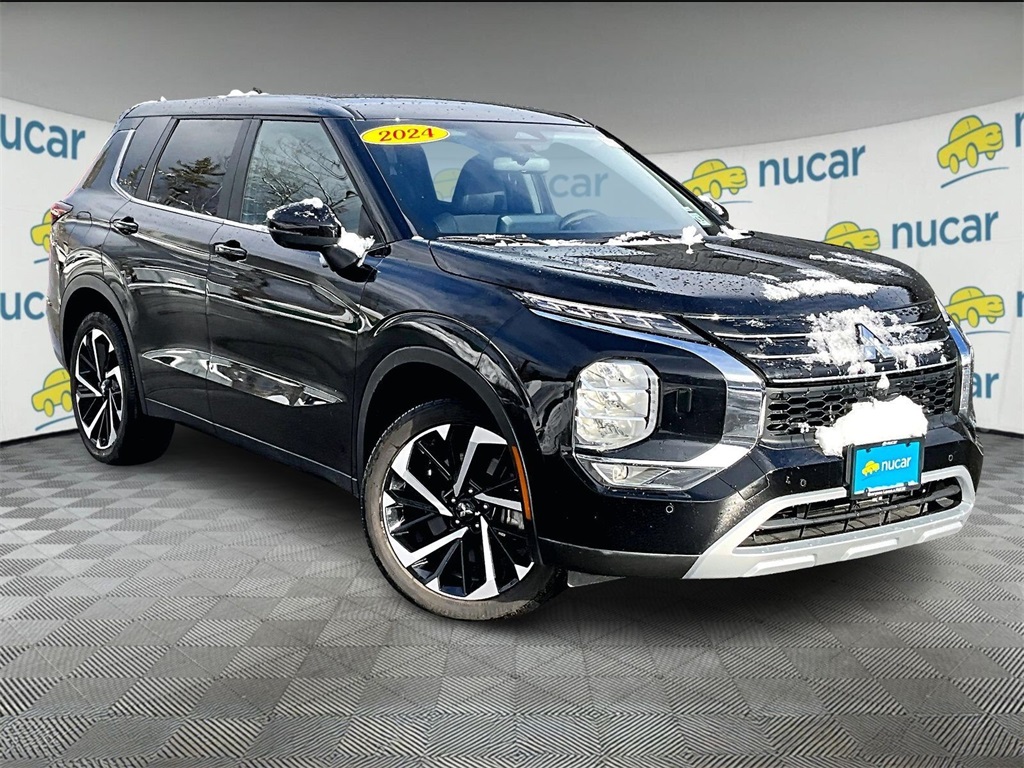 2024 Mitsubishi Outlander SE's photo