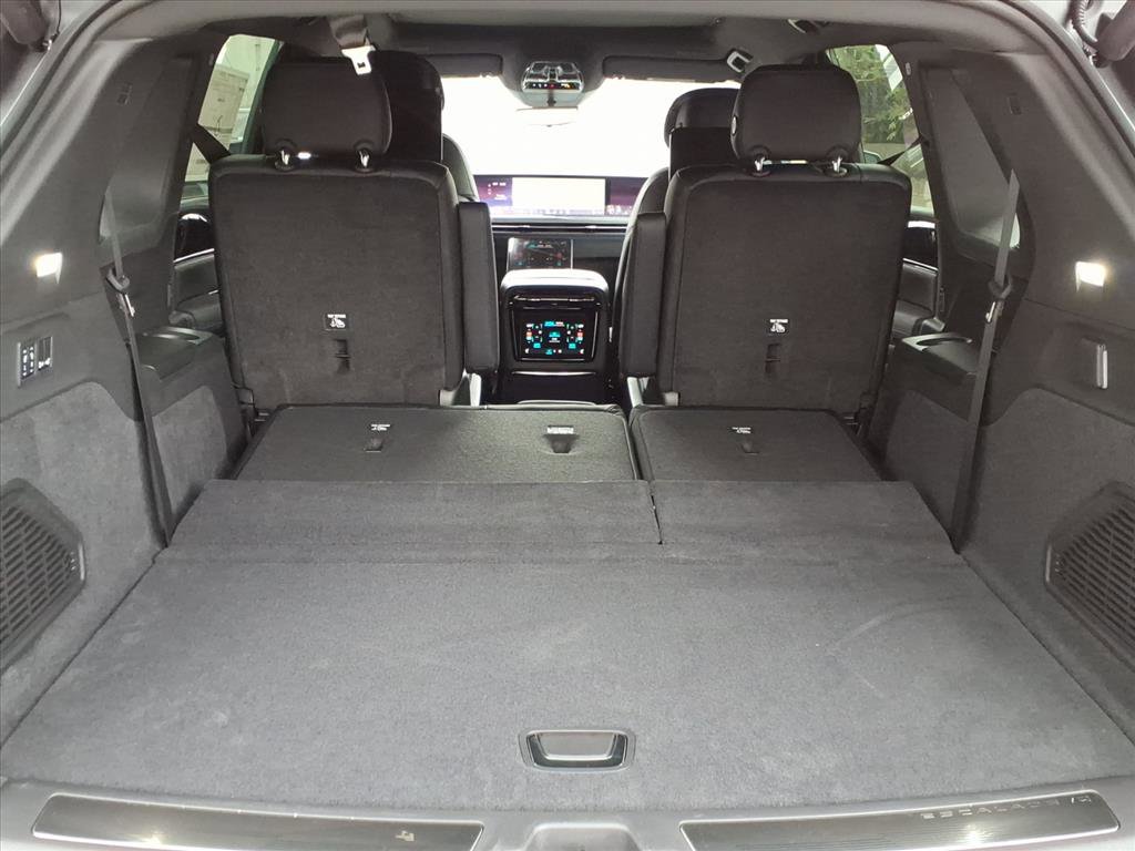 2026 Cadillac Escalade IQ Luxury photo 4