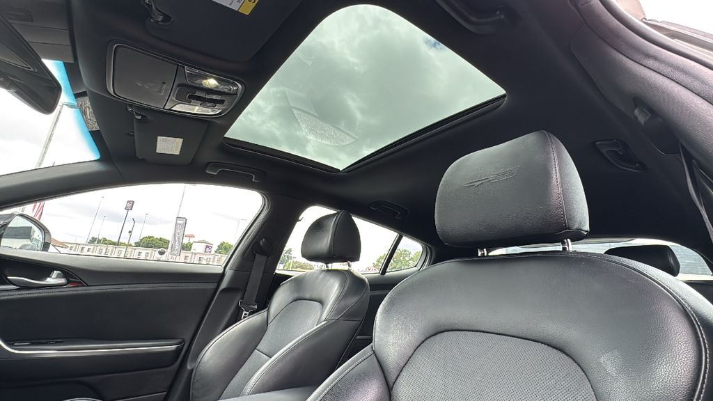 2020 Kia Stinger GT-Line photo 24