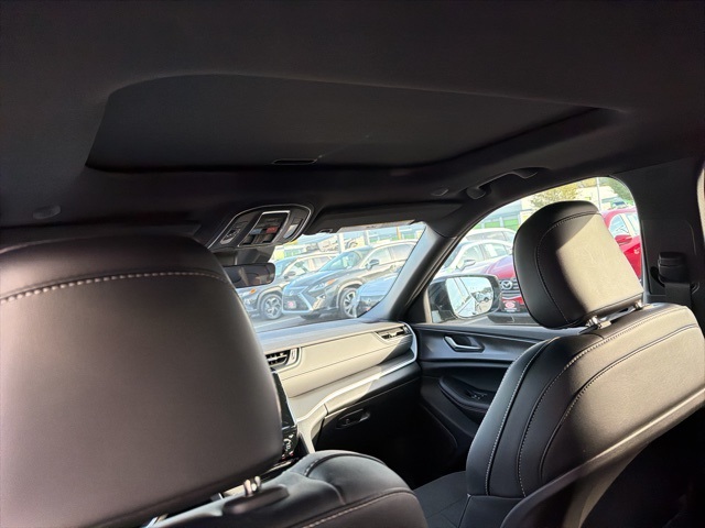 2025 Jeep Grand Cherokee Altitude photo 9