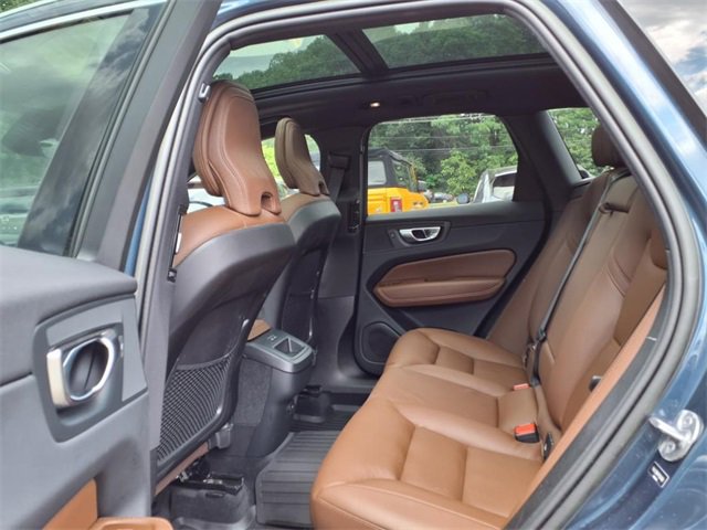 2023 Volvo XC60 Plus photo 11