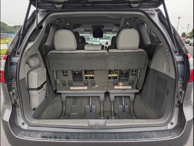 2016 Toyota Sienna XLE photo 20