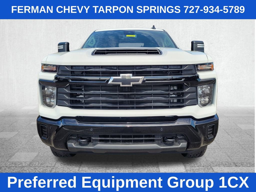 2025 Chevrolet Silverado 2500HD Custom photo 2