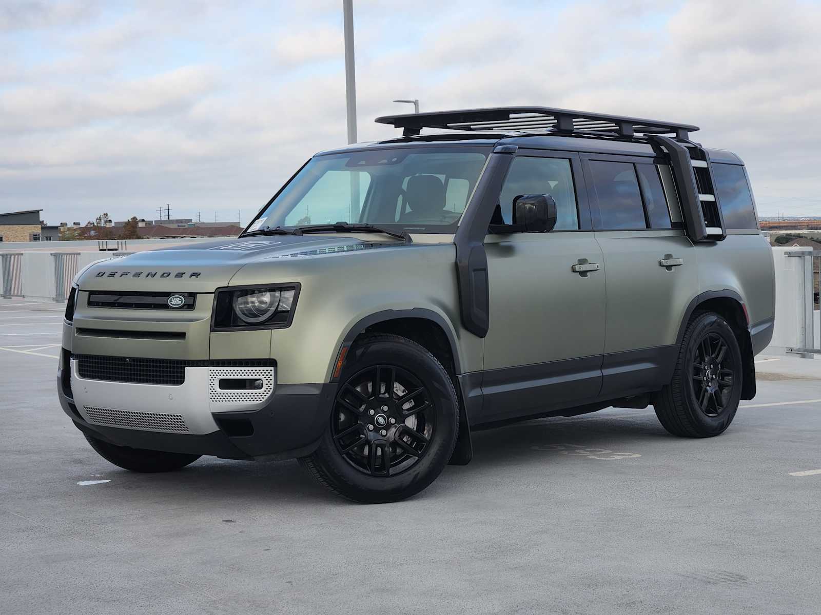 2024 Land Rover Defender S's photo