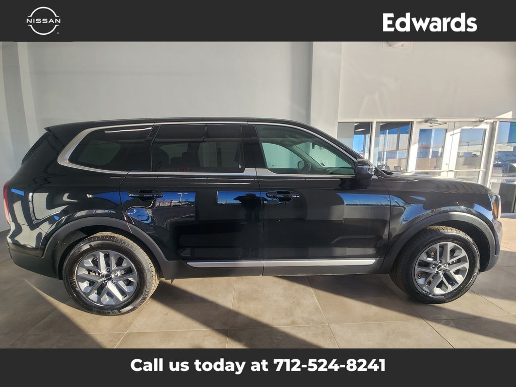 2024 Kia Telluride LX's photo